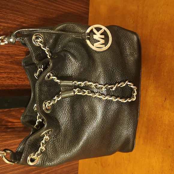 Beautiful Michael Kors Purse - Picture 2 of 8